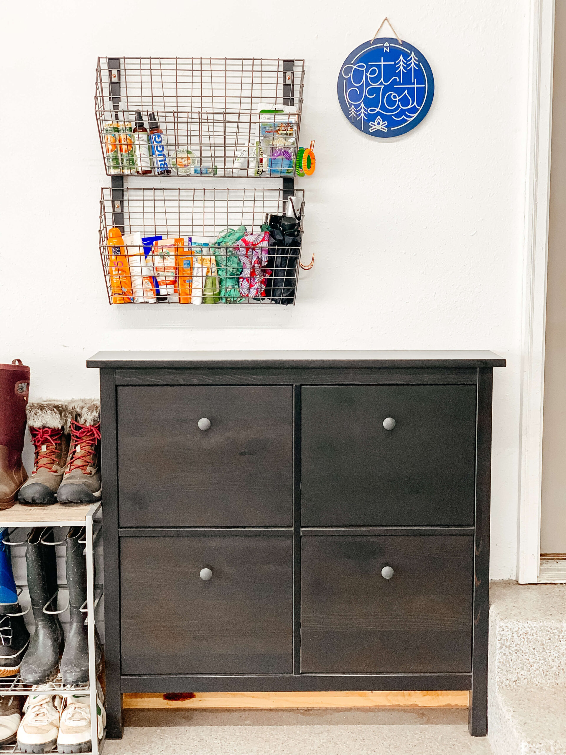 Try these garage storage ideas and organize clutter much easier. These organizing hacks will help you to keep everything neat and clean. Annie Johnson | Design Love Life